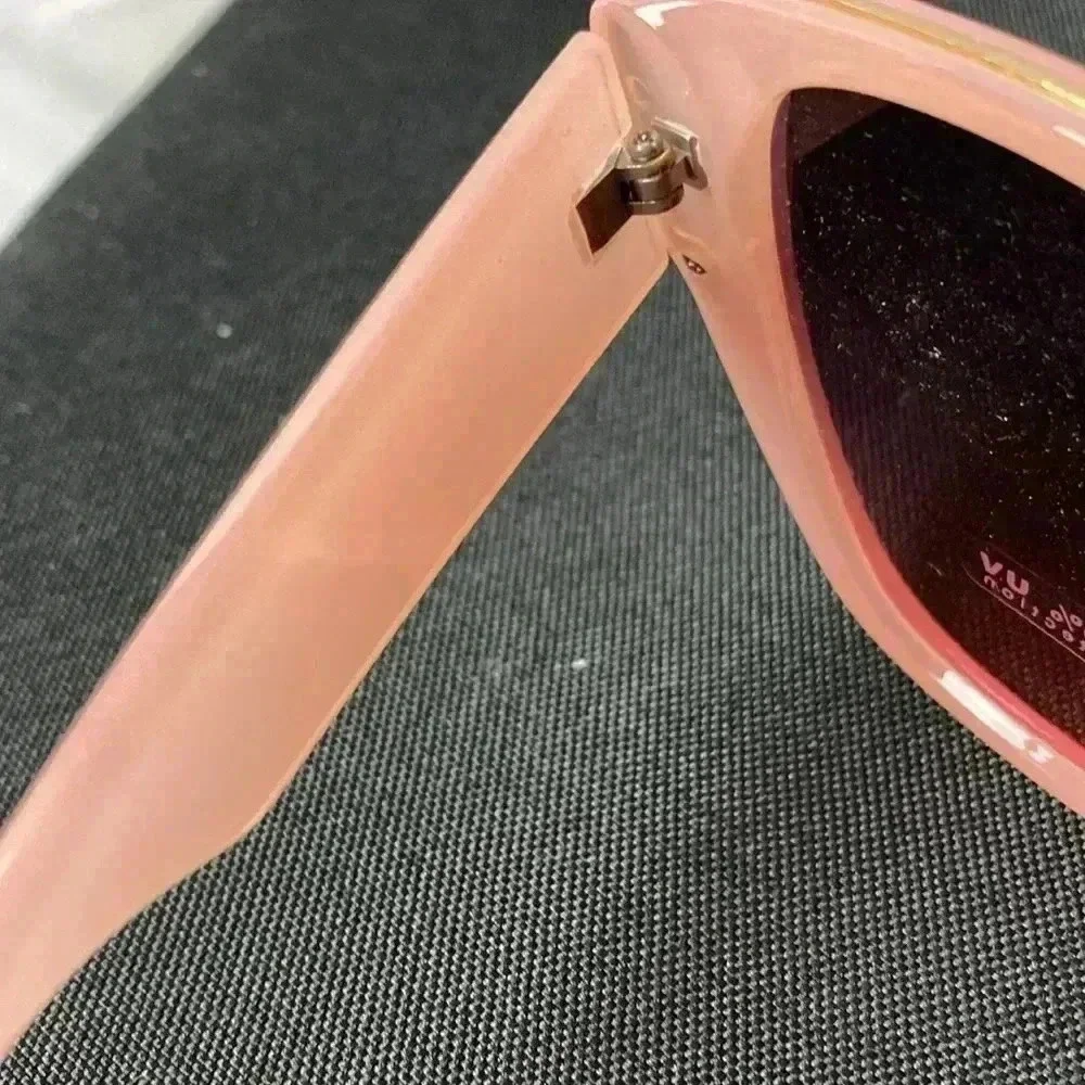 UNBRANDED 100% UV PROTECTION SOFT PEACH SUNGLASSES VERY GOOD CLEAN‎ CONDITION